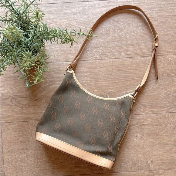 VINTAGE DOONEY AND BOURKE LOGO HOBO STYLE PURSE HANDBAG WITH LEATHER STRAP - Picture 1 of 11